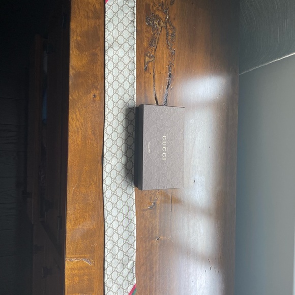 Authentic Gucci silk scarf. - Picture 2 of 14